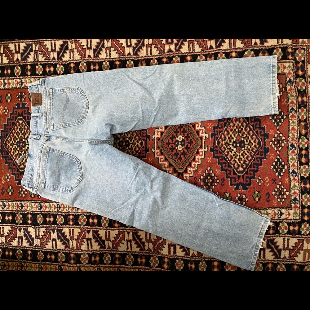 Perfectly worn vintage Lee jeans. Size is 38x29. Note that this pair #4